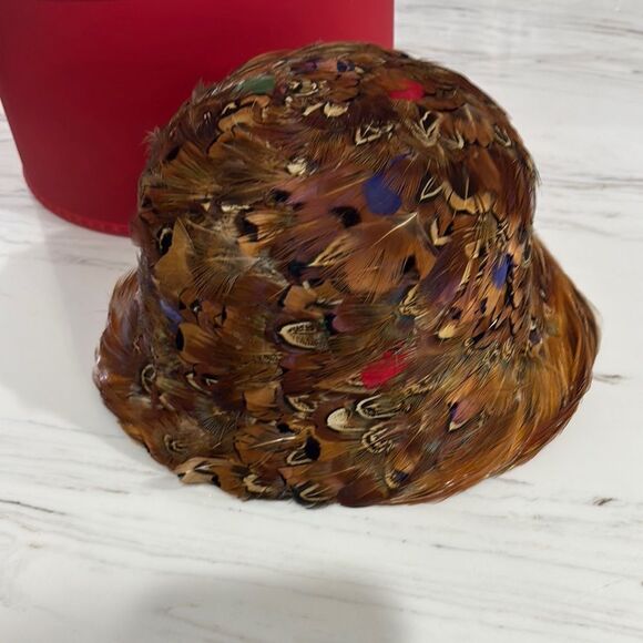 Vintage Pheasant Feather Hat Made In Japan includes Vintage Hat Box - Picture 2 of 7